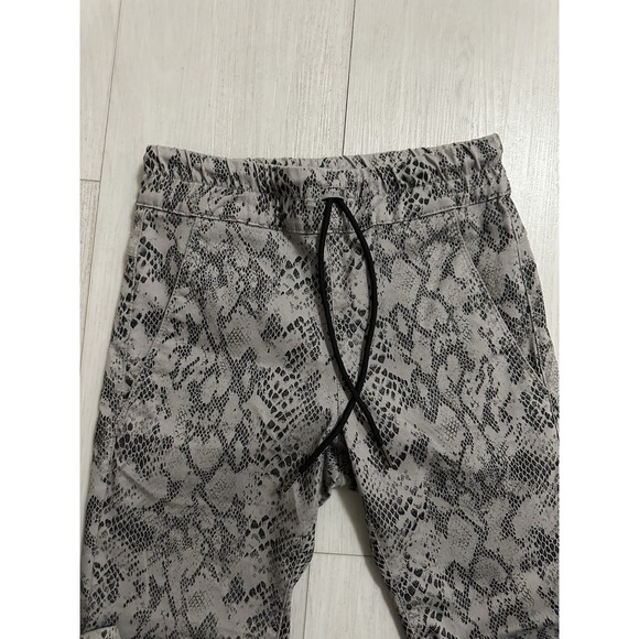 Bevy Flog Pants Sz 25 Gray Shely Snake Skin Pattern Jogger Stretch Drawstring - Picture 2 of 9